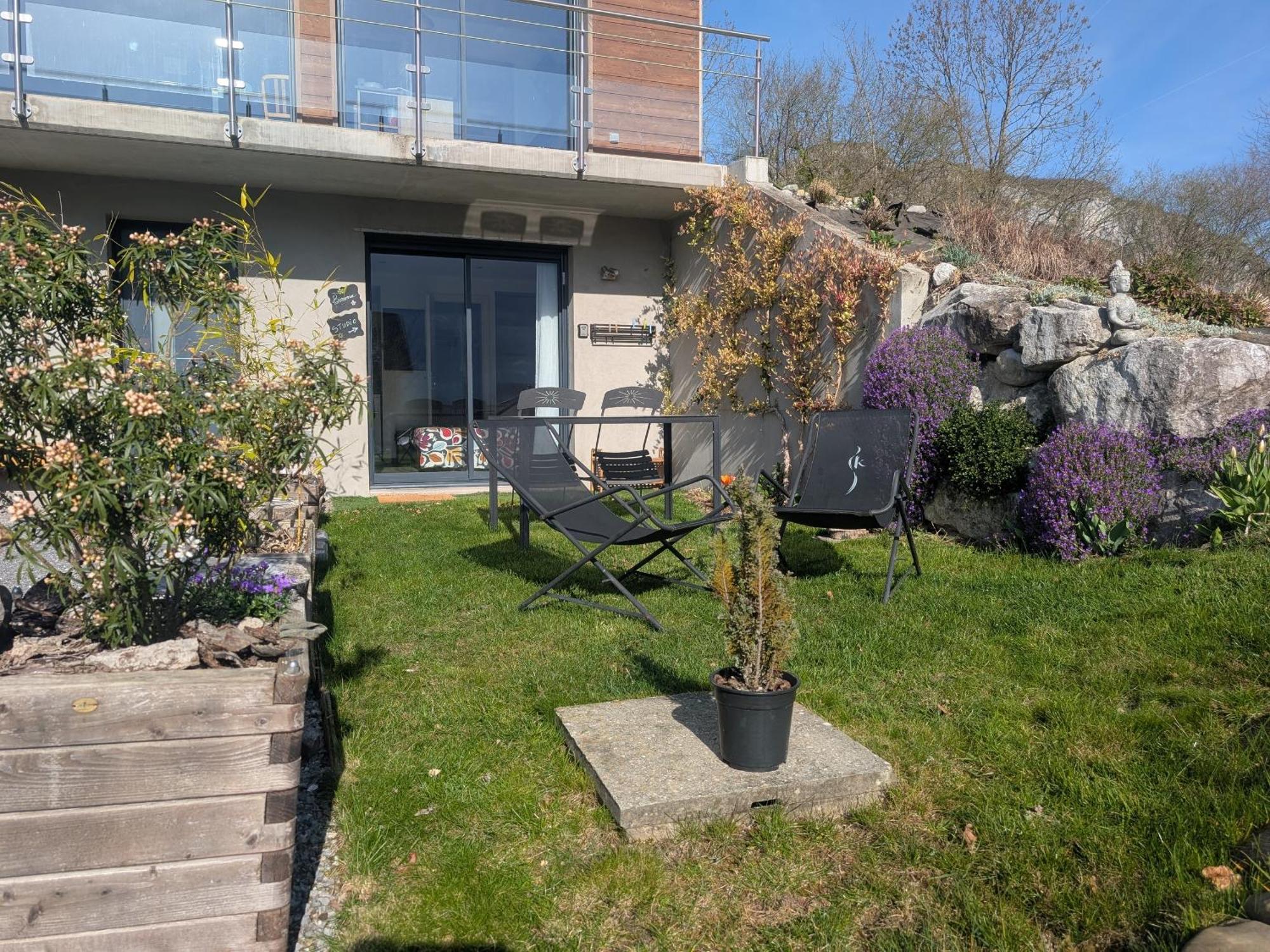 à La Campagne Au Bout Du D'annecy *