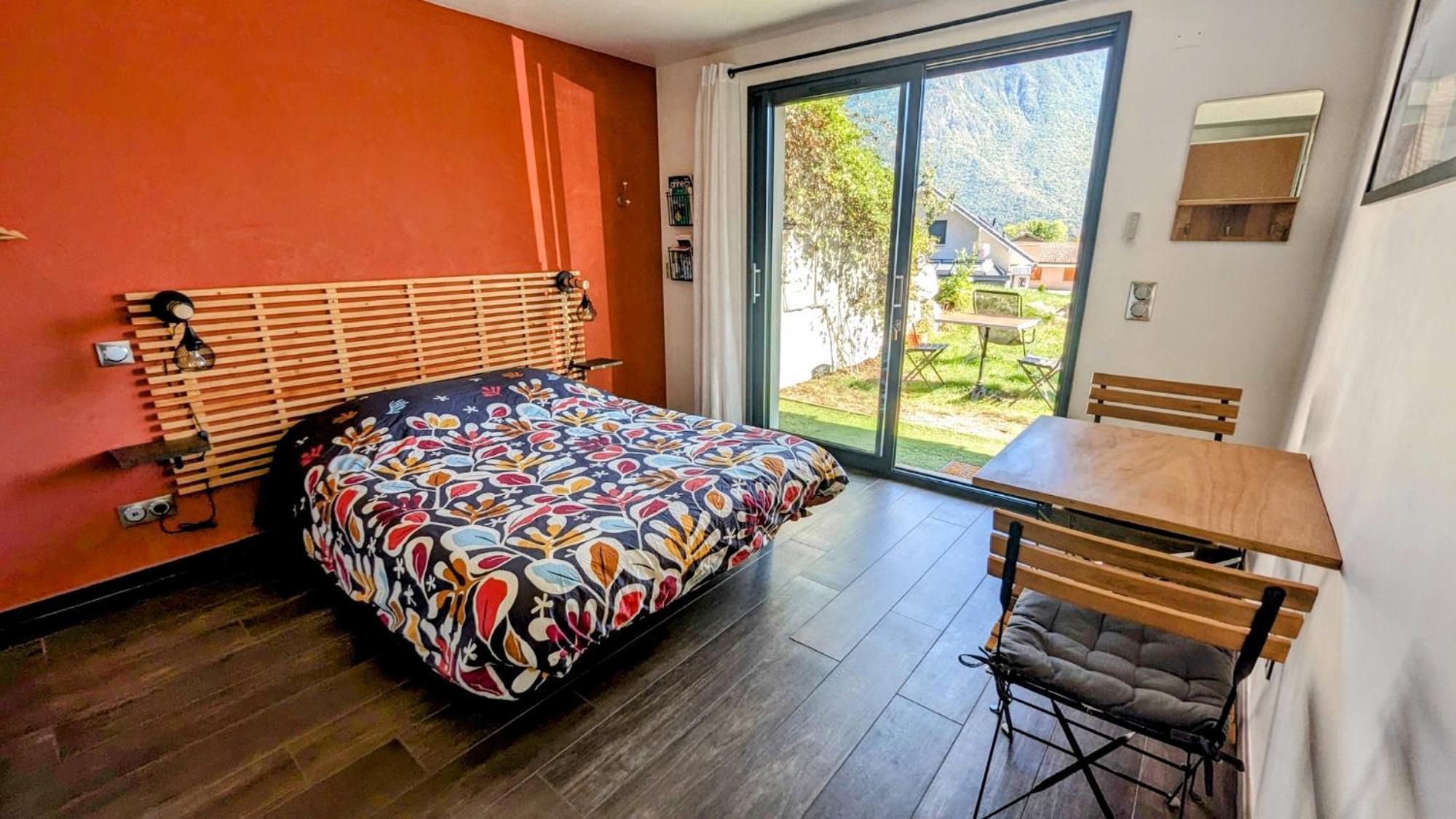 A La Campagne Au Bout Du D'annecy